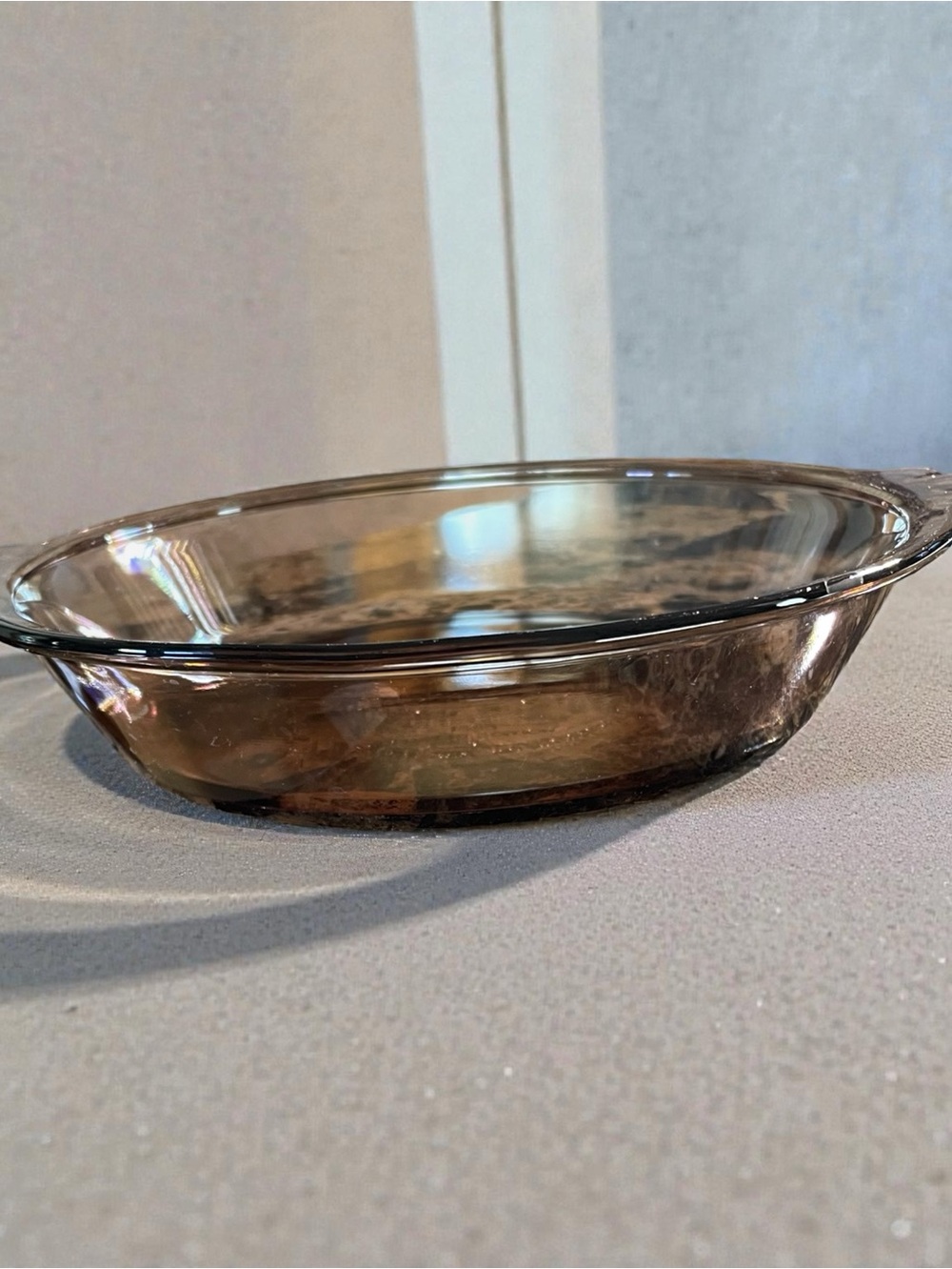 Small Pyrex pie pan, glass, limited edition 1985, brown color